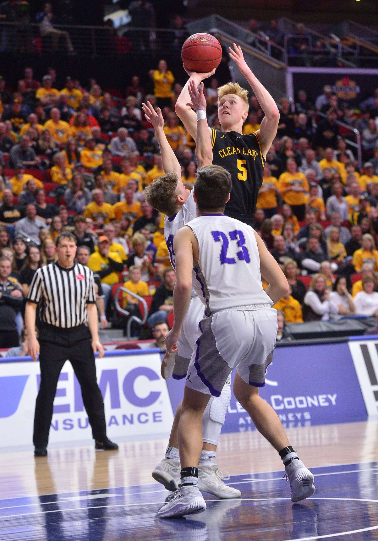 State BBall Clear Lake vs. Norwalk 20